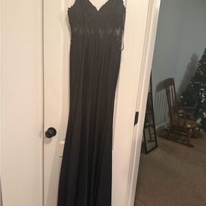 Elegant Black Lace Evening Gown